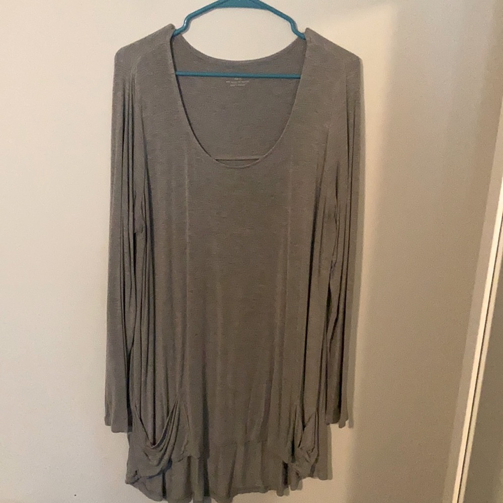 Long grey shirt with pockets.. great with leggings